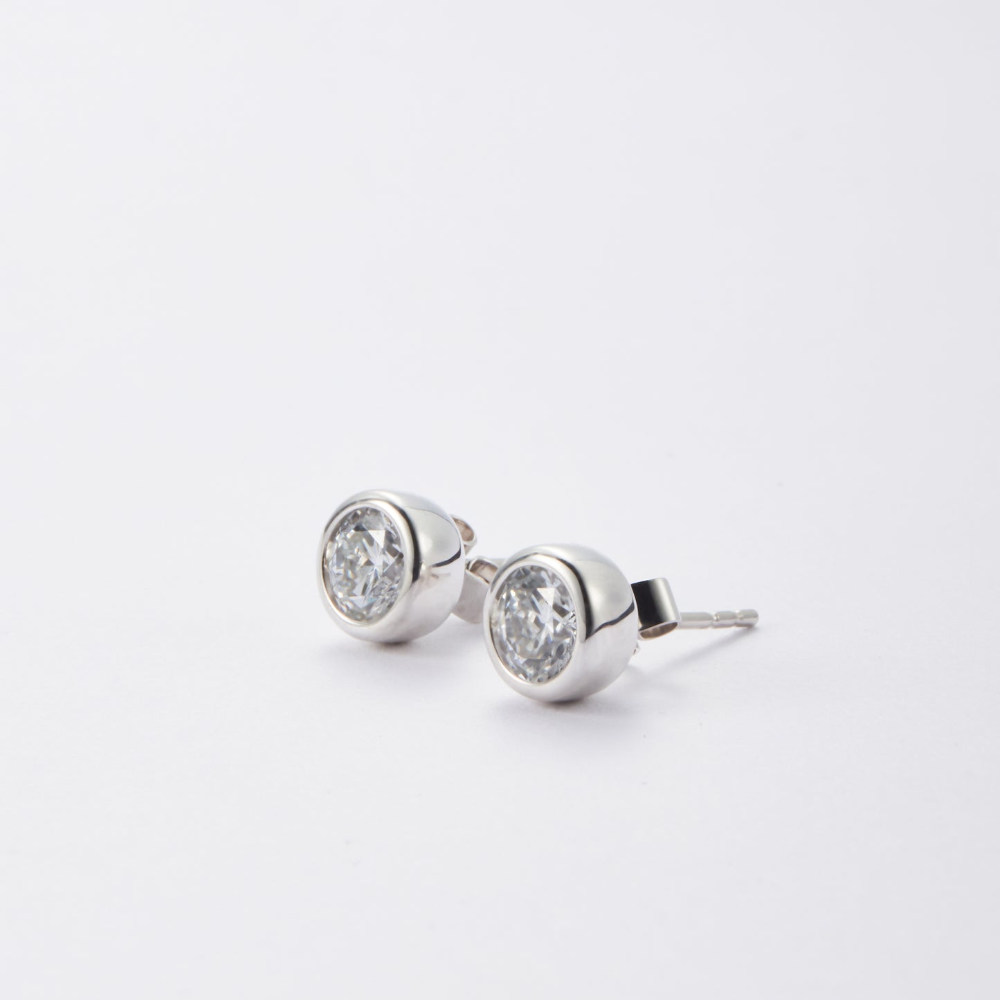 Round earrings